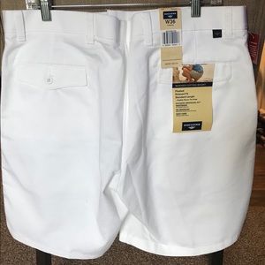 Men’s Dockers White Bermuda Shorts . NWT.  Size 36